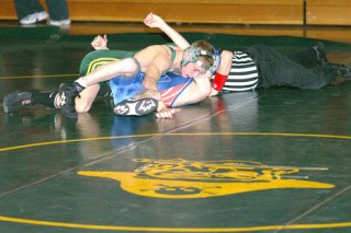 Sam “Slam” Chapman gives Washington Patriot Harold Thomas a taste of Vashon wrestling. Chapman pinned the Patriot 112-pounder in 1:06 of the first round.