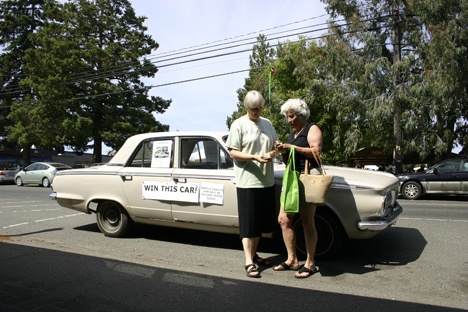 Preserve Our Islands volunteer Courtney Estevenin