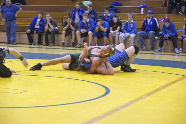 Vashon senior Sjors Steneker came back from a 13-17 deficit to pin Elma’s Jesse Anderson with two seconds left in their match Wednesday.