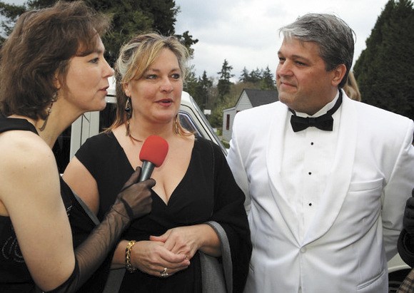Leslie McMichael interviews Eileen and Gordon Wolcott at last year's Oscars celebration.