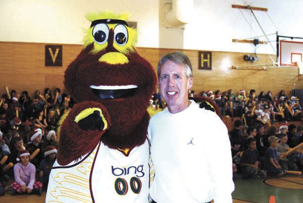 Seattle Storm coach Brian Agler poses with Dopler