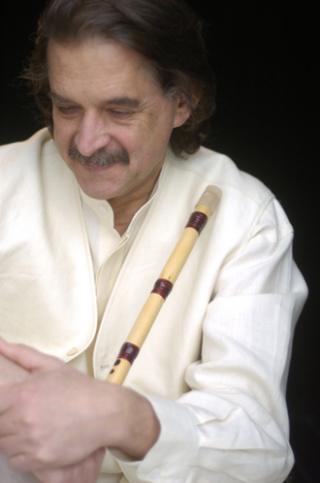 Hossein Omoumi performs at Joan Hanna’s Barn.