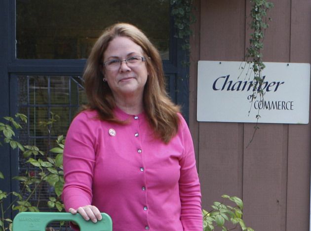Debi Richards is stepping down as executive director of Vashon's Chamber of Commerce.