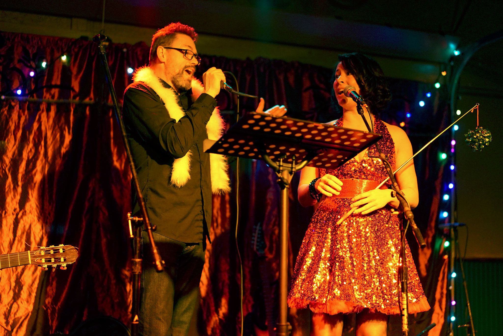 Martin Feveyear & Sarah Howard at the Will Sing for Vashon fundraiser. (Pete Welch Photo)