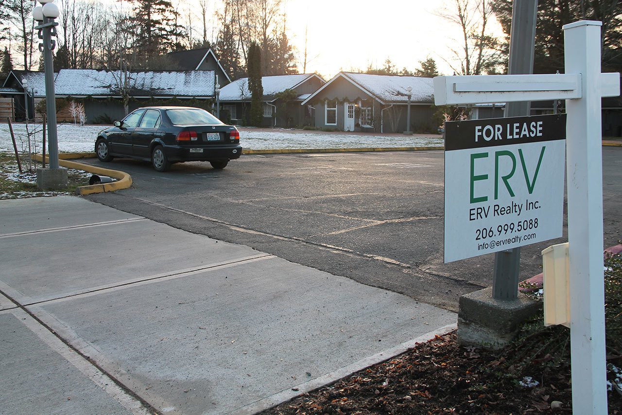 A “for lease” sign bearing the initials of Scott Shapiro’s development company, Eagle Rock Ventures, stands outside Vashon Village Monday. (Anneli Fogt/Staff Photo)