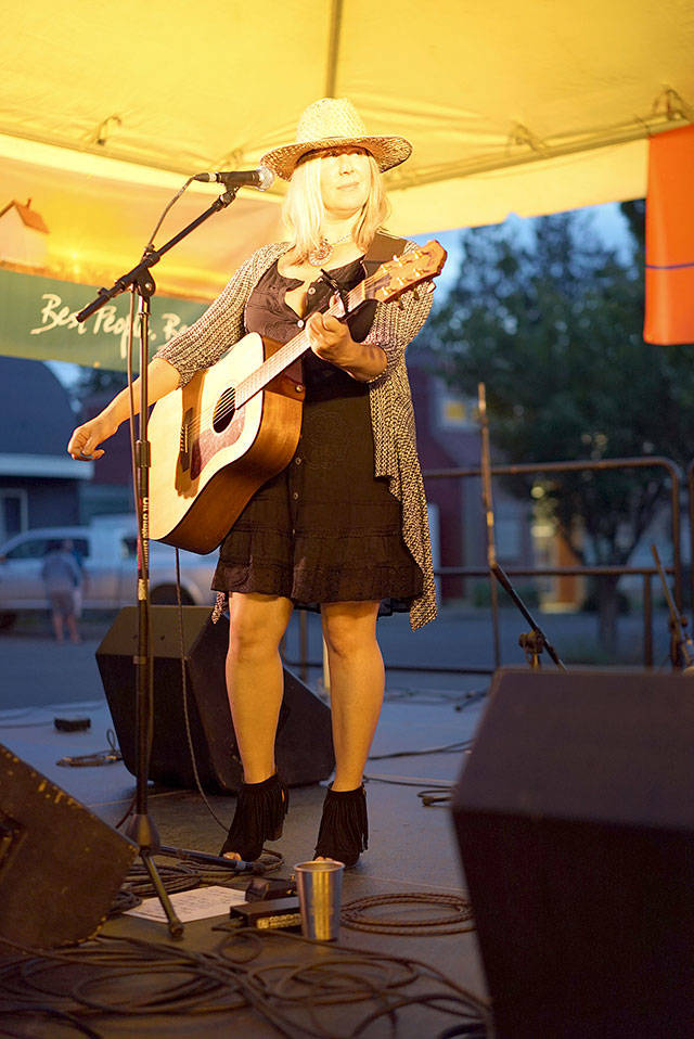 Pete Welch Photo                                Jennifer Stills, shown above at Strawberry Festival, will play a house concert on Saturday, Aug. 25.