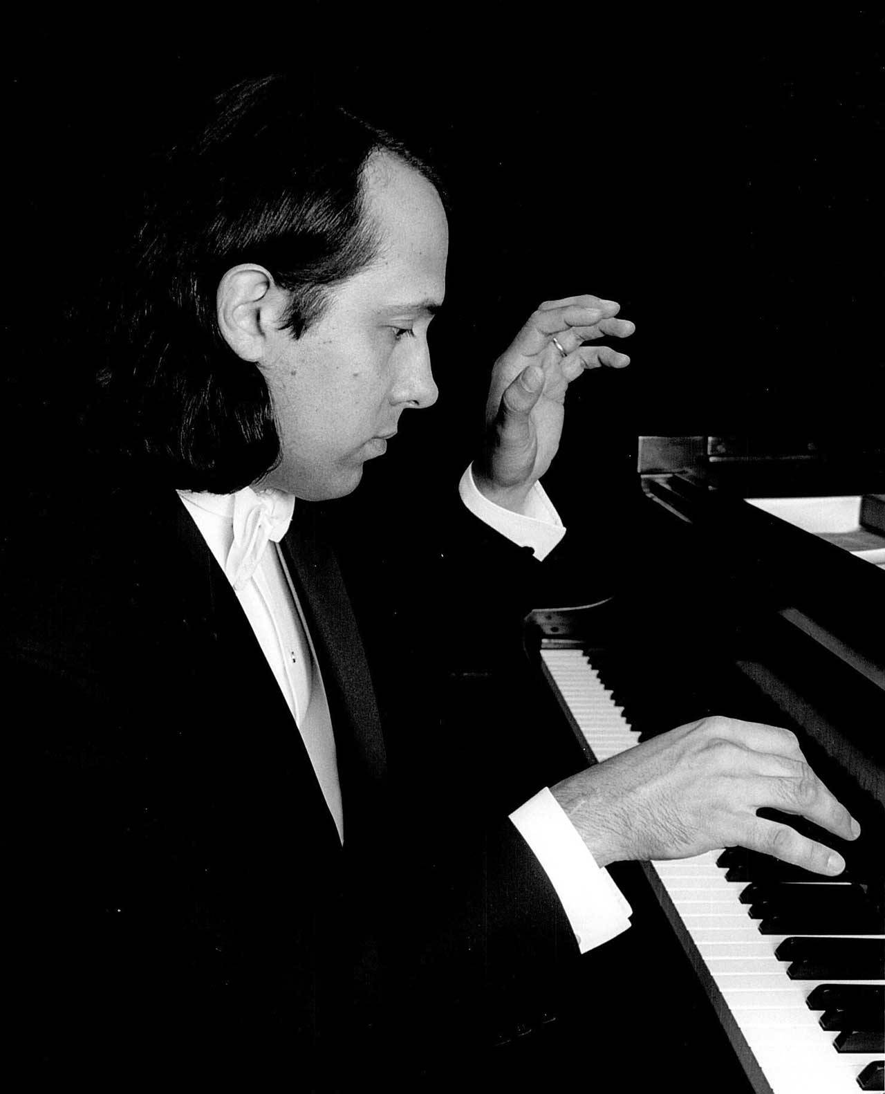 Mark Salman, a virtuoso pianist, will perform at Michael Tracy’s music lecture about Maurice Ravel (Courtesy Photo).