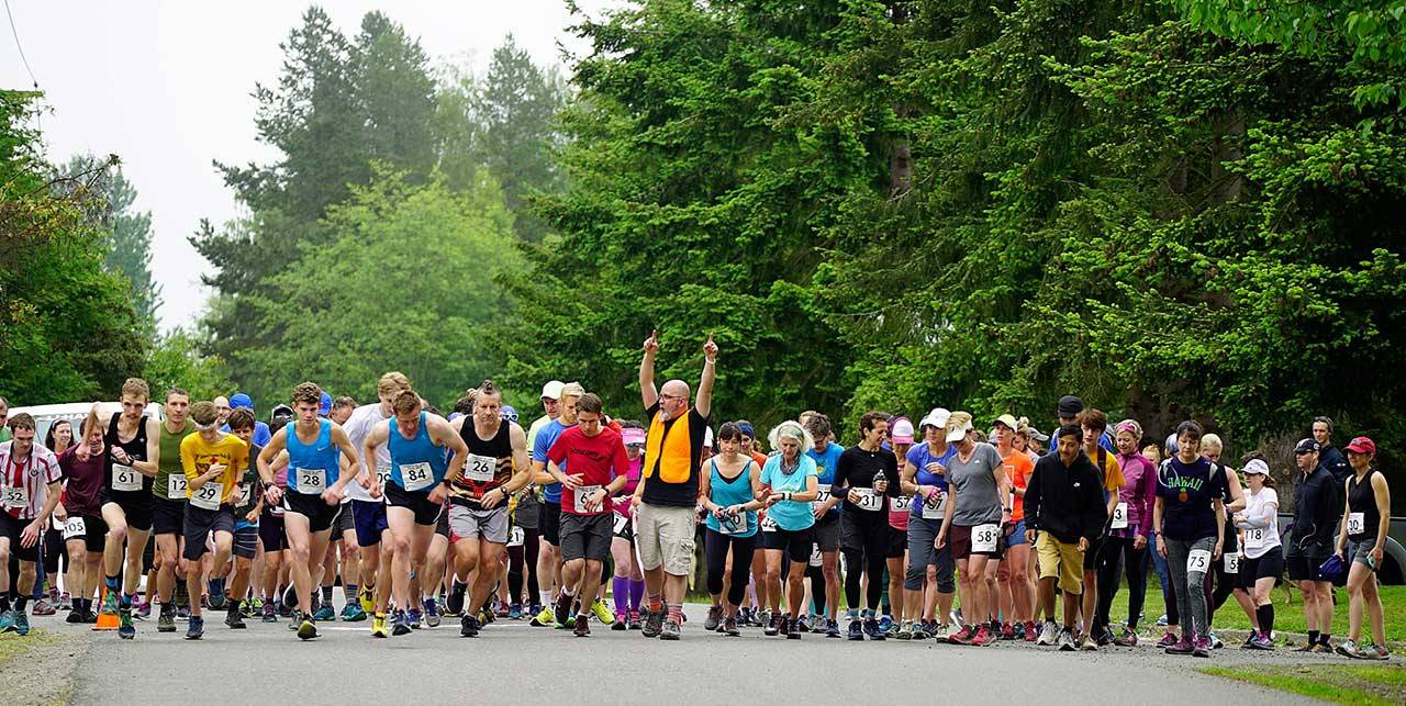 Co-Race Director Kevin Kim-Murphy gets the 10-mile racers on their way (Pete Welch Photo).
