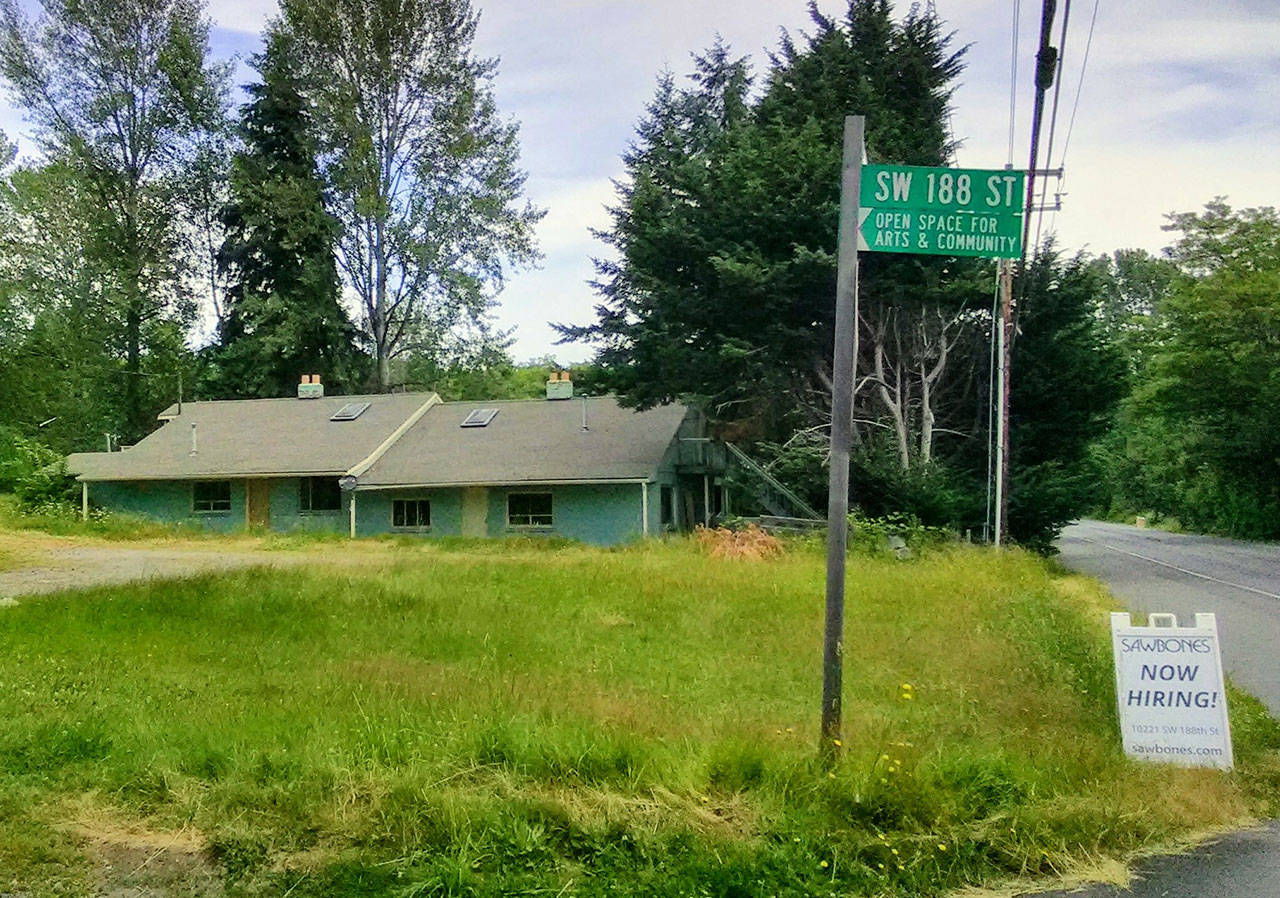 The existing apartment building now standing on the parcel where Island Center Homes would be built on the corner of SW 188th Street and Vashon Highway (Paul Rowley/Staff Photo).
