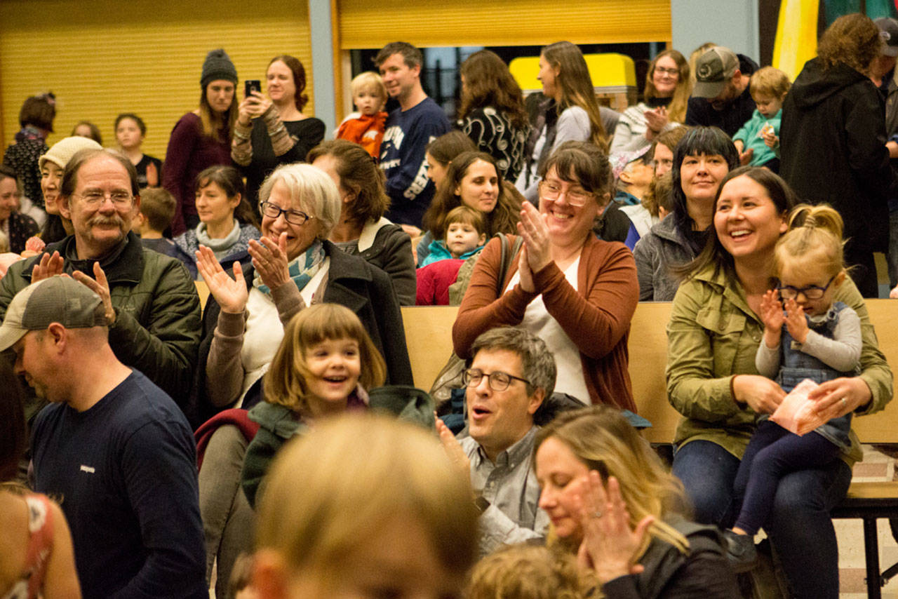 A large crowd gathered to watch a Caspar Babypants performance benefitting Vashon Youth and Family Services (Emma Cassidy Photo).
