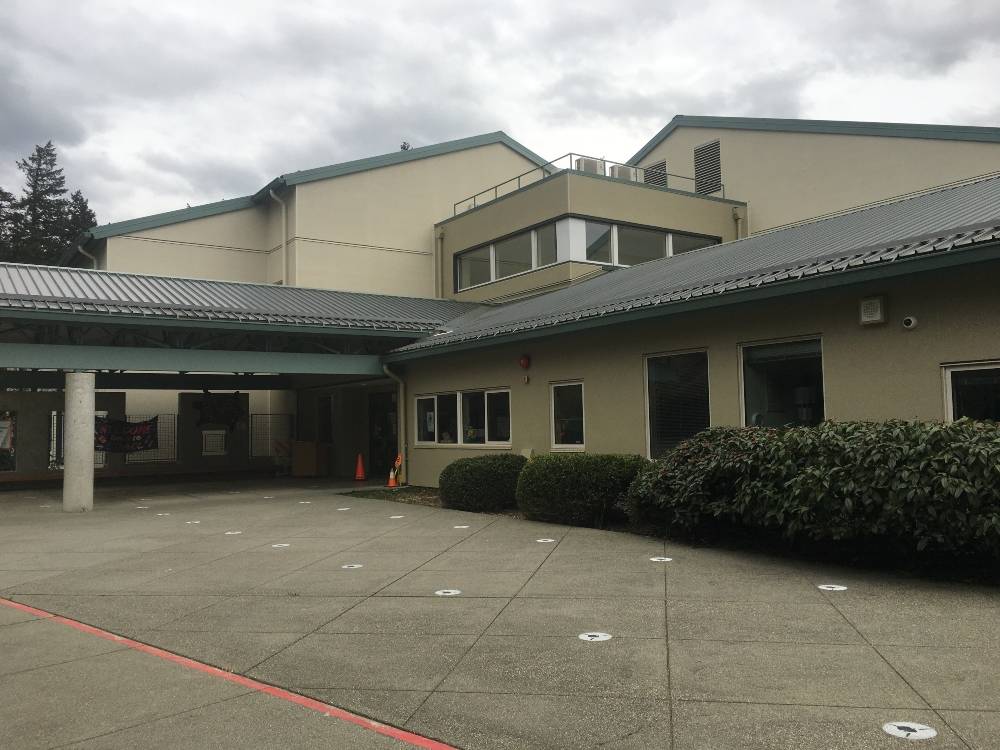 Vashon Island School District has announced a new case of COVID-19 in a staff member in the district’s office, which is located in Chautauqua Elementary School (Elizabeth Shepherd Photo).