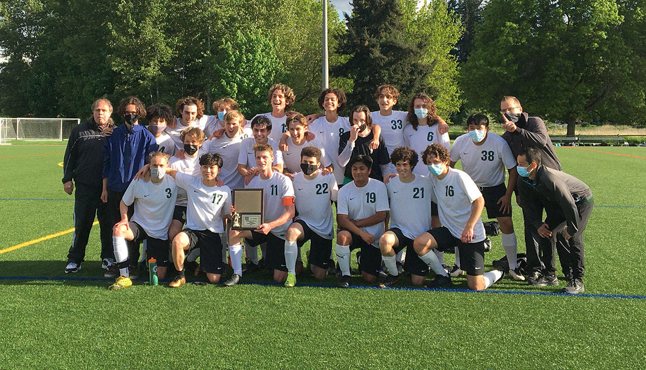 The VHS boys’ varsity soccer team gathers to celebrate after winning the league championship (Lila Cohen Photo).
