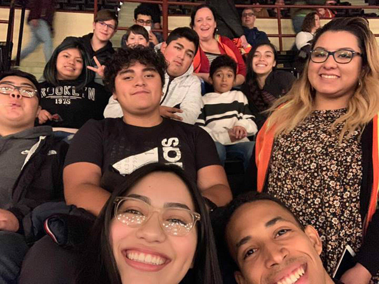 (Courtesy Photo) Pre-pandemic, Alejandra Tres (back row, center) organized the opportunity for Vashon and other regional Latino youth leaders to not only watch the one-man show “Latin History for Morons” but also get to meet with the actor, John Leguizamo, in a small group to discuss Latino history and pride.