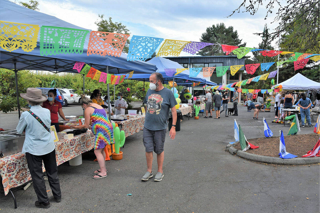 (Jim Diers Photo) The upcoming marketplace presented by Comunidad Latina de Vashon is the second of 2021. This summer, another outdoor marketplace at the Sheffield Building also offered food, gifts, and community fun.