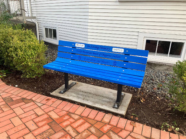 This memorial bench for Jadzia Talitha Stevens and Rande Stevens, placed in a quiet spot at Vashon Presbyterian Church, was funded by islanders’ contributions for the final expenses of the daughter and mother, who both died in 2022 (Elizabeth Shepherd Photo).