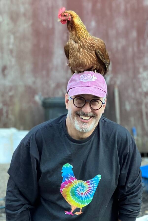 Phil Levin, who moved to Vashon three years ago, shared his enthusiasm for his new island home in this photo, featuring a fine, feathered friend sitting atop his head. (Elizabeth Braverman Photo)