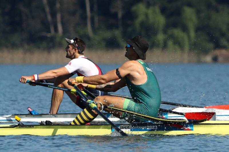Vashon’s James Plihal rows nearly neck-and-neck with Brazil’s Lucas Verthein (Carlos Acuna/Santiago 2023 via Photosport).