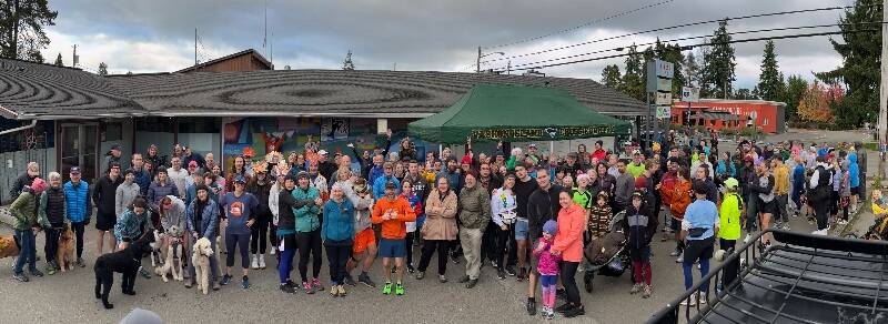 Runners turned out in droves for the island’s annual Turkey Trot fun run on Nov. 23 (Casey Lawrence Photo).