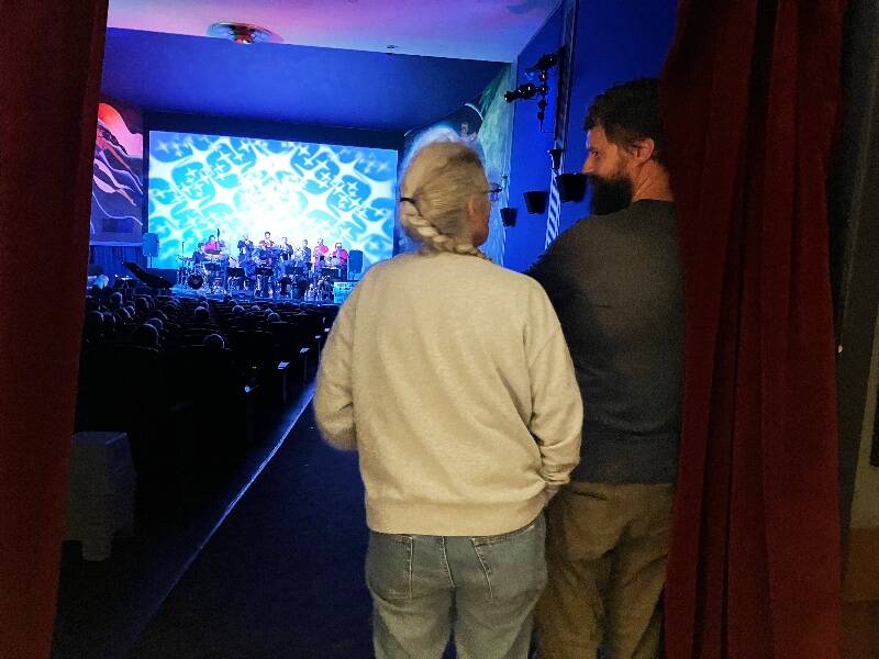 Hilary Emmer (left), of the Interfaith Council to Prevent Homelessness, and Mike Ivaska, pastor of Vashon Island Community Church, surveyed a nearly sold-out benefit concert for IFCH performed by Portage Fill at Vashon Theatre (Elizabeth Shepherd Photo).