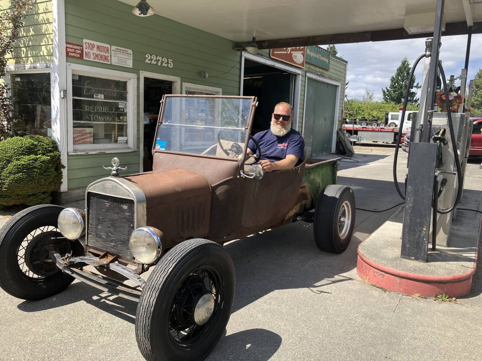 Check out the chrome and colors of Engels Car Show VashonMaury