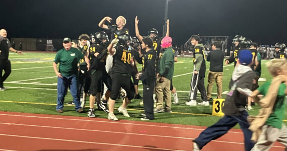 Vashon Pirates celebrate after a touchdown in the 4th quarter. (Elizabeth Shepherd Photo)