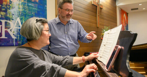 John de Groen Photo
Chorale accompanist Linda Lee, with Chorale conductor and artistic director Gary D. Cannon, in rehearsal at Vashon Presbyterian Church.