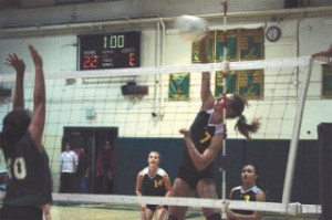 Outside hitter India Everett (7) of the Vashon Pirates prepares for another supersonic kill shot as Katie Tomlinson (14) and Margret Gritten (3) defensively cover behind her in the match against Charles Wright last week.