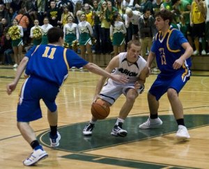 Quinn Holert dribbles through Fife’s defense.