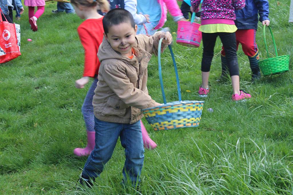 PHOTOS: Chamber of Commerce’s annual egg hunt draws hundreds