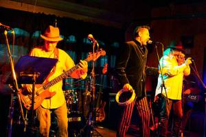 Loren Sinner (left) and Martin Feveyear playing at the Red Bike (Pete Welch Photo)