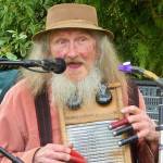 Longtime islander announces bid for unofficial mayor