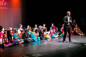 Arts center hosts a lively fundraiser