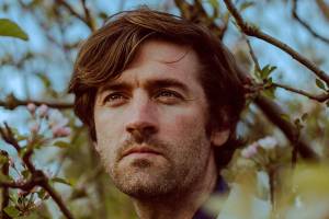 Folk singer, storyteller will shine on theatre stage