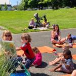 Childrens librarian Amelia Lincoln Ecevedo led a lively outdoor story hour at Ober Park, timed to coincide with Vashon Food Banks distribution of lunches (Elizabeth Shepherd Photo).