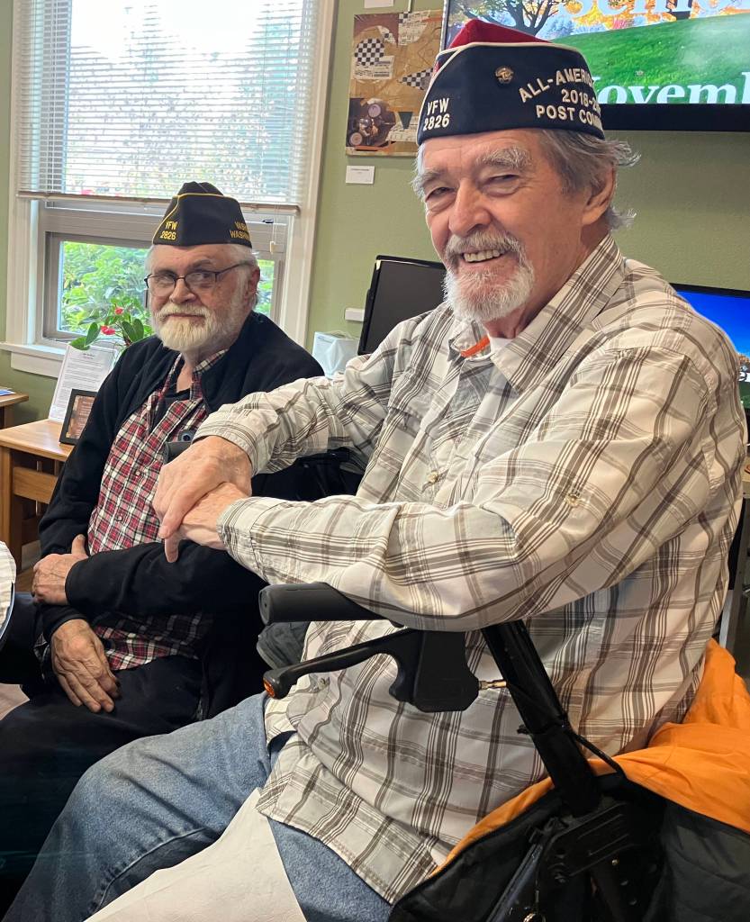 Vashon veterans Mike Mattingly and Roy Bumgarner, enjoying lunch at the Senior Center. (Elizabeth Shepherd photo)