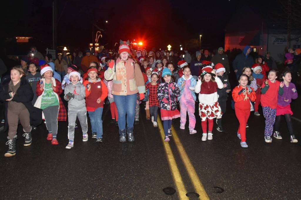 Third-graders from Chautauqua Elementary School led the parade, singing and ringing jingle bells as they went. (Jim Diers photo)