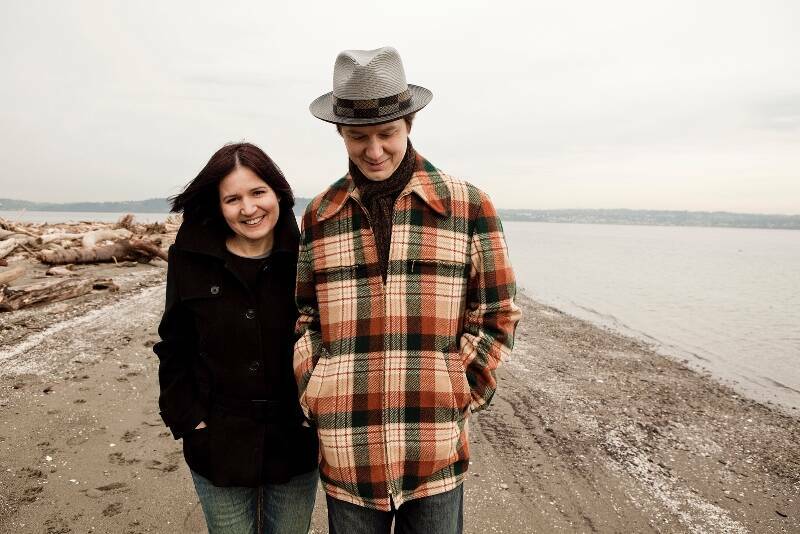 Elaine Summers and Pete Droge, on Vashon. Tickets go on sale on Jan. 24 for Droges March 29 concert with Summers. (Karen Moskowitz photo)