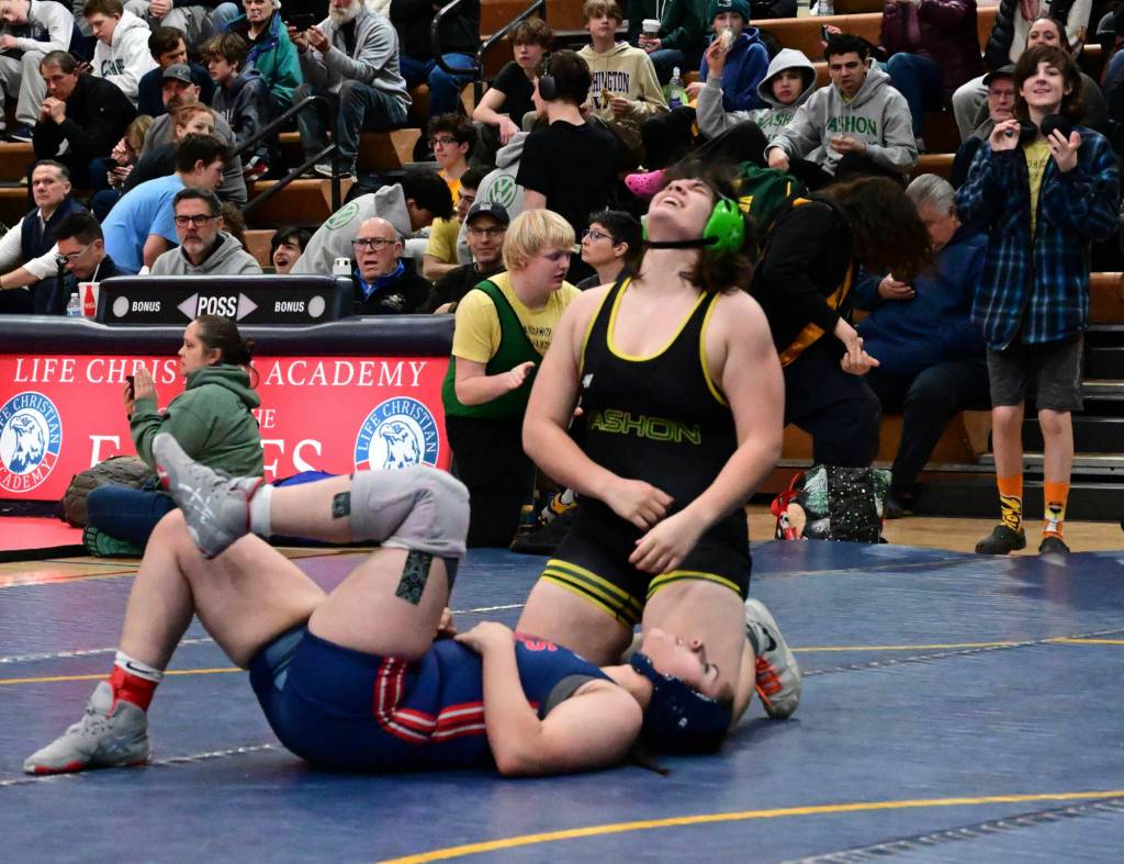 Alara Demir (right) wrestles on the mat. (Tony Puz photo)