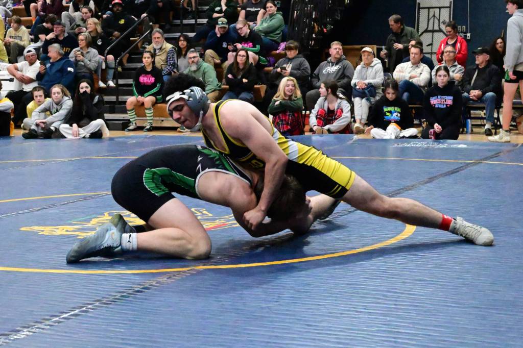 Jair Valle (on top) wrestles on the mat. (Tony Puz photo)