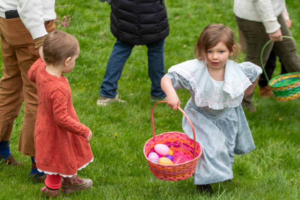 Kids run to grab Easter eggs at Ober Park. (Alex Bruell photo)