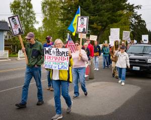 Kent Phelan photo
Demonstrators march north along Vashon Highway.