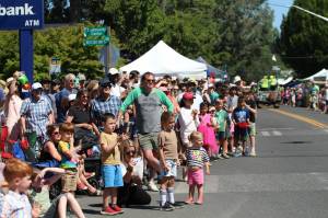 Big crowds turned out in 2024 to catch the Strawberry Festival parade, and the Chamber of Commerce promises even more fun for kids this year. (*Alex Bruell photo)