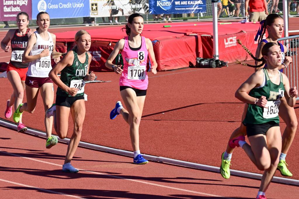 Emily Harrington raced a tight, physical race, finishing in a large pack in 13th place overall for the 1600 meter run. (Tony Puz photo)