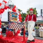 Mo Davis poses with his pinball machine during the Festival parade. (Alex Bruell photo)