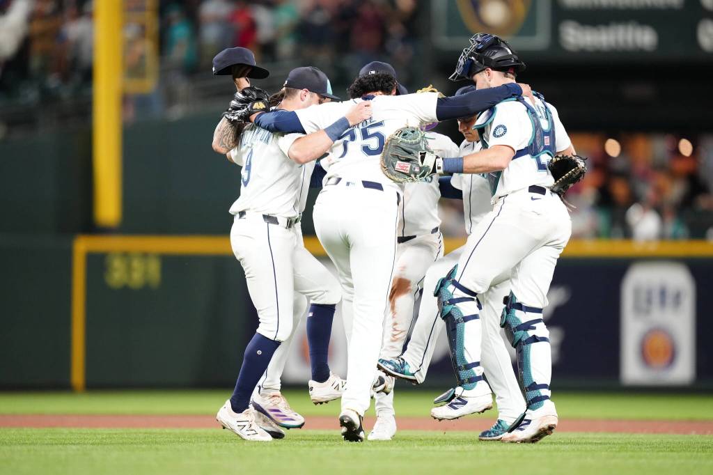 Mariners do their win dance after defeating the Brewers 1-0. Courtesy photo via Seattle Mariners.