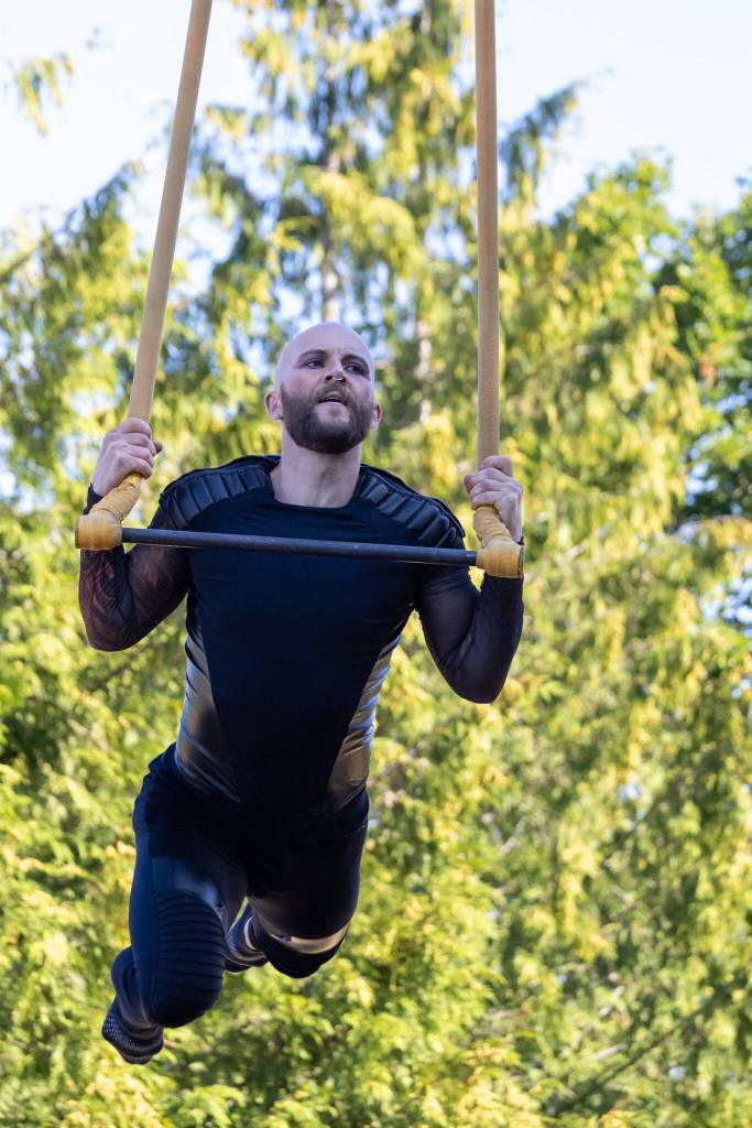 Aerialist Solar Kitty (Alex Bruell photo)