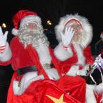 Santa and Mrs. Claus arrive on Vashon. (Jim Diers Photo)