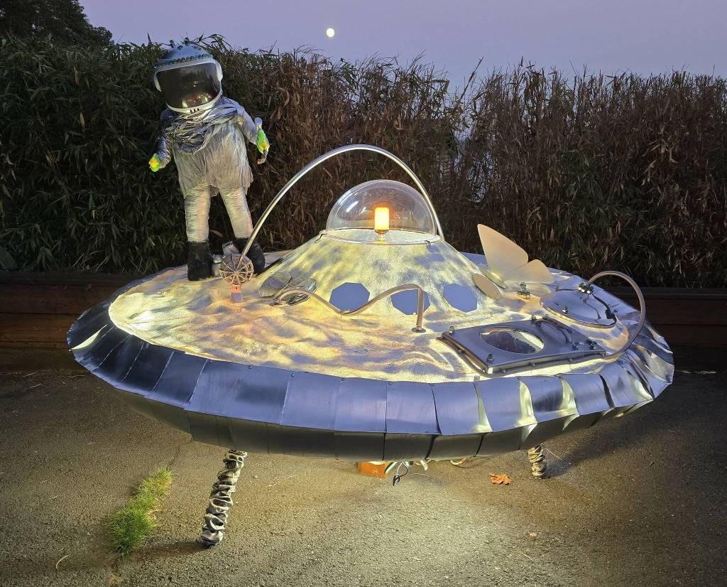 Beurskens most recent UFO sits illuminated under a full moon on an October 2025 evening. (Matt Beursken Photo)