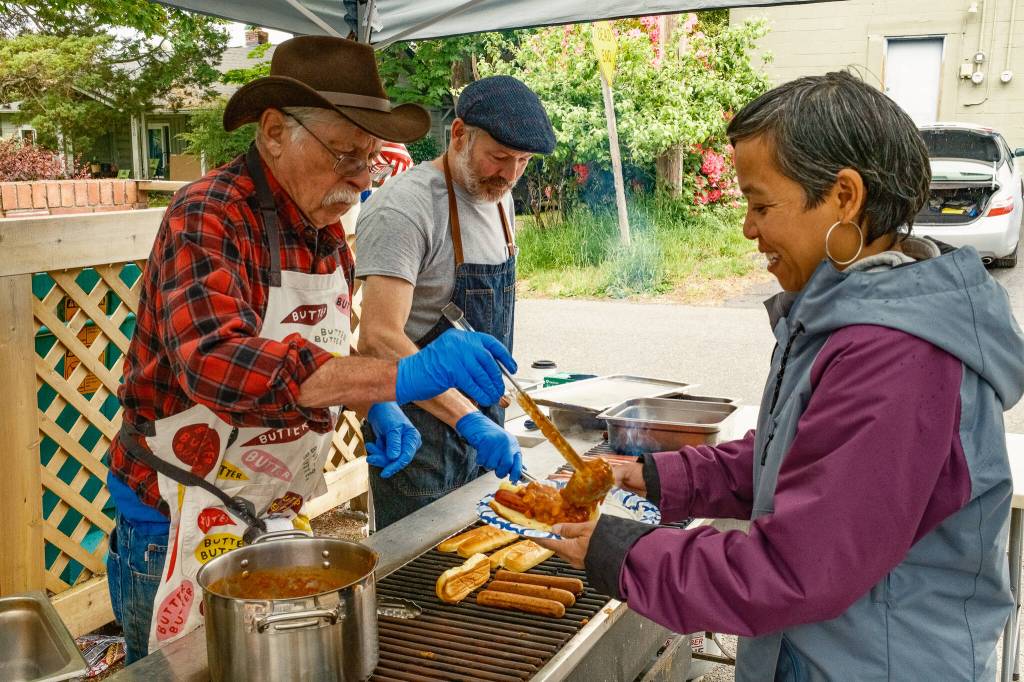 Despite the rain, more than 200 people attended the Vashon Senior Centers Memorial Day barbecue and block party.