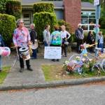 Paul Anderson Photo
Members of Vashons Bucket Brigade sound drums as cyclists gather to honor Maridee Bonadea.